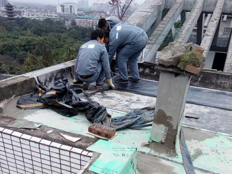 屋頂漏水處理方法盤點，涂刷JS涂料使