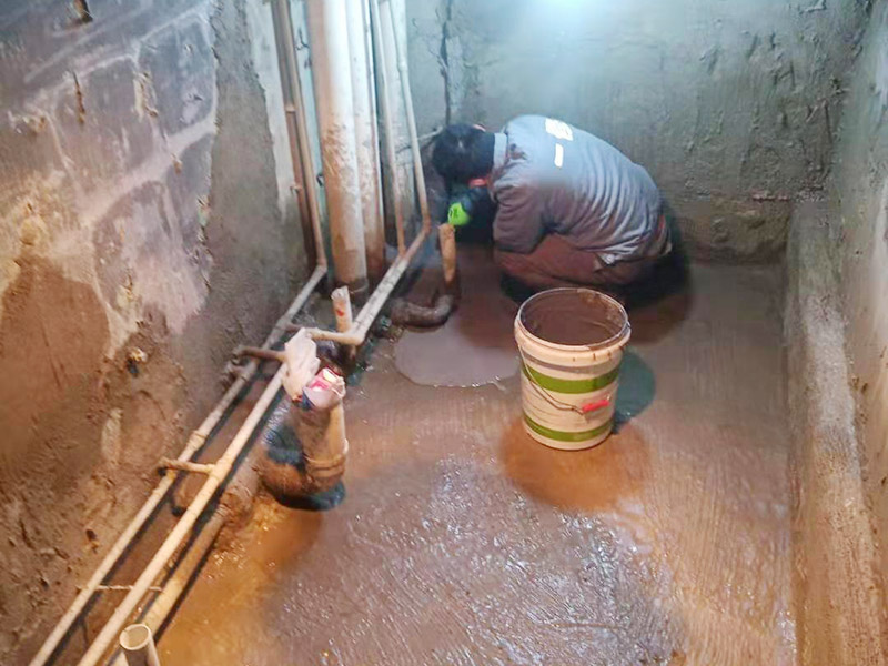 新裝的房子地板漏水，地板漏水怎么解決